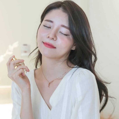 Cách xịt nước hoa